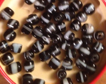 Lot de mini-perles en verre recyclé, origine Afrique, Noir & blanc