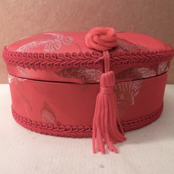 Coffret Chinois ovale en tissu brocard avec pompon et galon