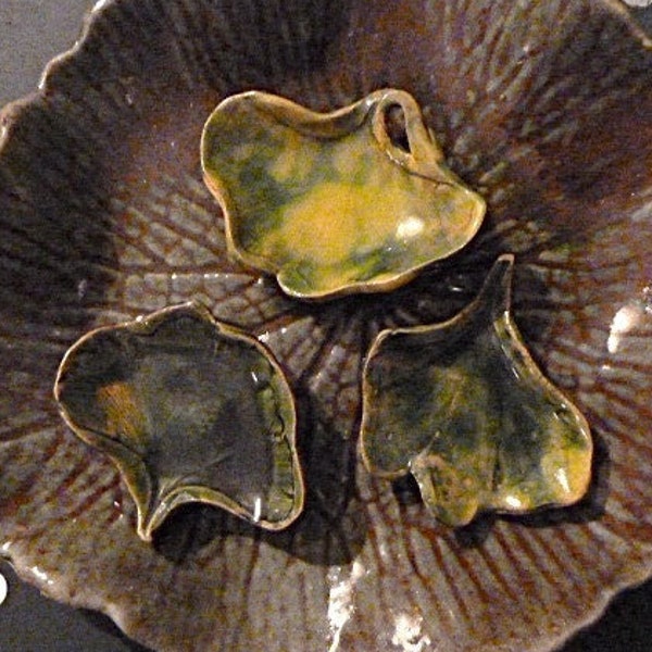 Lot de 4 mini coupelles en céramique forme feuilles de gingko