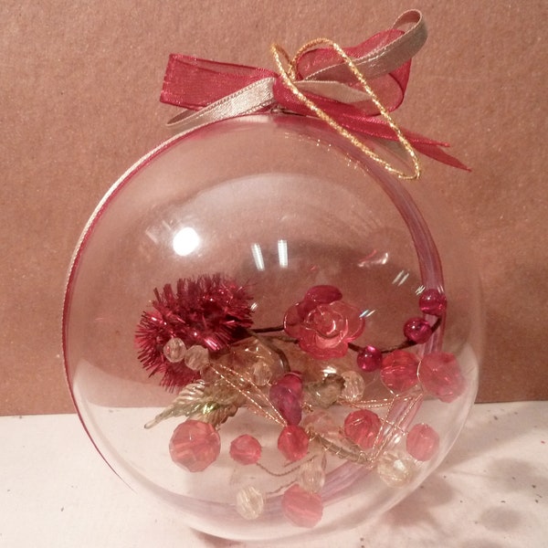 Boule de Noel transparente avec décor fleurs et perles scintillantes à l'intérieur, 10 cm