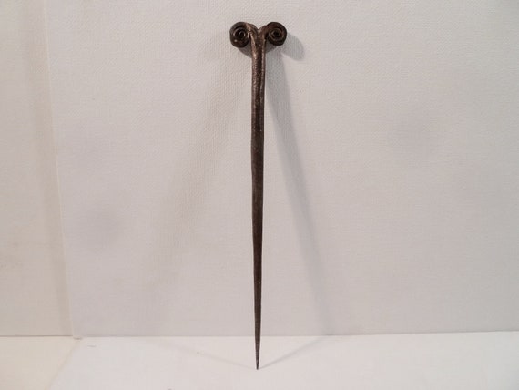 Antique bun pick in bronze - image 3
