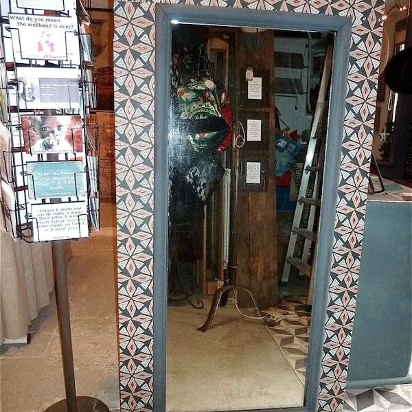 Grand miroir "en pied" décor du cadre style ethnique, recyclage