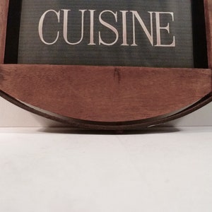 Enseigne ronde en bois cerclée de métal façon tonneau illustrée Cuisine, brocante française image 4