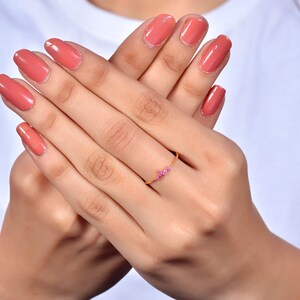 14k Gold Rubin Cluster Ring: Juli Geburtsstein Stapelring Bild 3