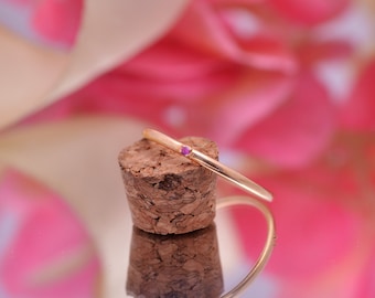 Zarter 14k Rose Gold Ring: Einzelner Rubin Stein, Minimalistisches Band