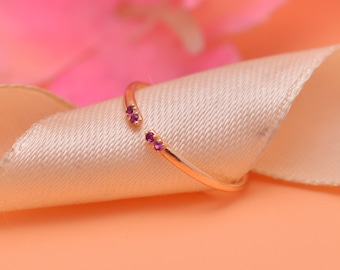 14k Gold Open Cuff Rubin Ring: Zierlicher stapelbarer Ring