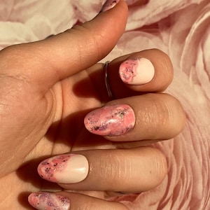 nail set with flower charm｜TikTok Search