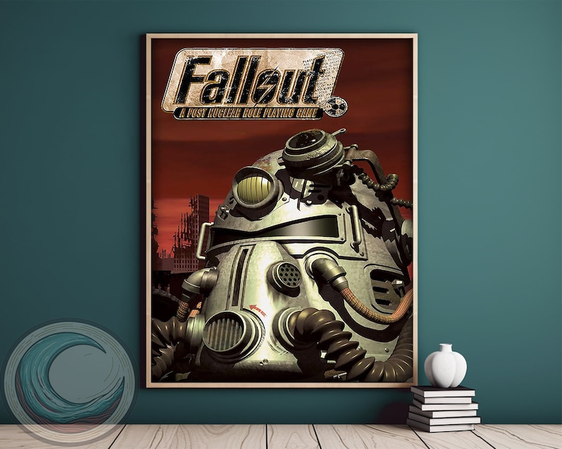 K&ouml;nnte beinhalten: Ein gerahmtes Poster mit dem Videospiel Fallout. Das Kunstwerk zeigt eine detaillierte Illustration eines Roboterhelms mit verschiedenen Rohren und L&uuml;ftungsschlitzen vor einem roten, apokalyptischen Hintergrund. Der Titel des Spiels ist oben auf dem Poster zu sehen.
