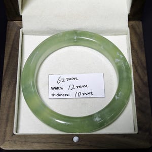 62 mm Echter grüner Jade-Armreif aus natürlichem Serpentin-Edelstein