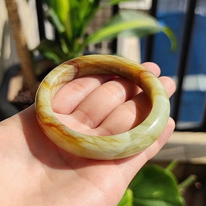 56 mm äkta grönt jadearmband (naturlig serpentin)