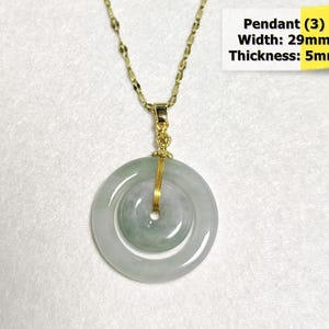 May include: A gold-colored necklace with a jade pendant. The pendant is a light green and white circular design, 29mm wide and 5mm thick. The text on the image reads "Pendant (3) Width: 29mm Thickness: 5mm."