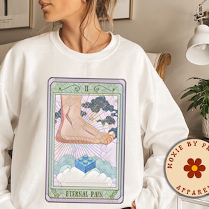 Moletom engraçado de cartas de tarô - Suéter de tarô Eternal Pain - Pisando em Lego - Roupa de bruxa - Amante de tarô - Moda - Tumblr - Influenciador