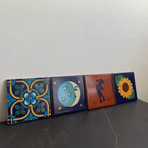 Mexicaanse talavera-keramische tegels/handgeschilderd/Mexicaanse tegels/bloemmotief/maan, zonnebloem, kokopelli en bloemdessin