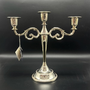 Queen Anne Versilberter Kerzenleuchter | 3-armiger Kerzenleuchter | Hergestellt in England | Vintage Tischdekoration | Anlaufbeständig | 25×27,5cm