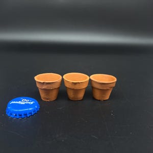 Miniature Clay Pots – Set of 3 Tiny Terracotta Planters – Dollhouse Mini Garden – Rustic Plant Pots for DIY Crafts – 1:12 Scale Accessories