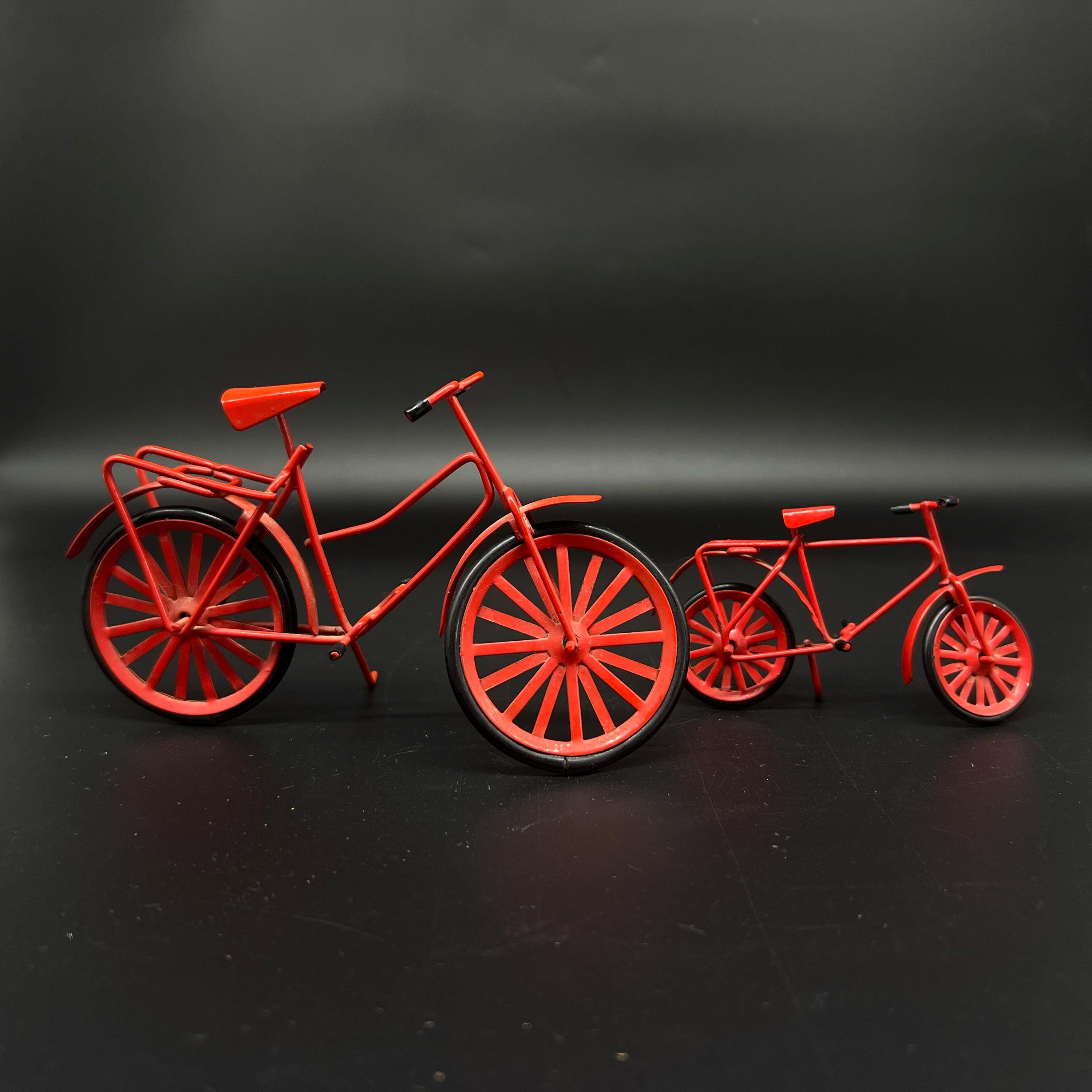 Set di biciclette in metallo in miniatura vintage – Oggetto da