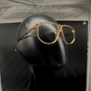 Vintage Pierre Cardin glasögonbågar: Överdimensionerade fyrkantiga bärnstensbruna, tillverkade i Frankrike