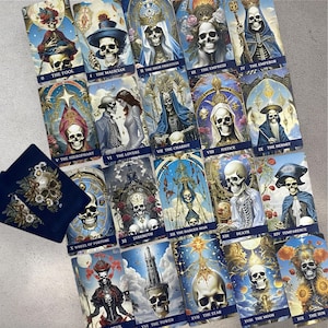 Skull Tarot Deck: 78 Card Skeleton Theme with Gold Box