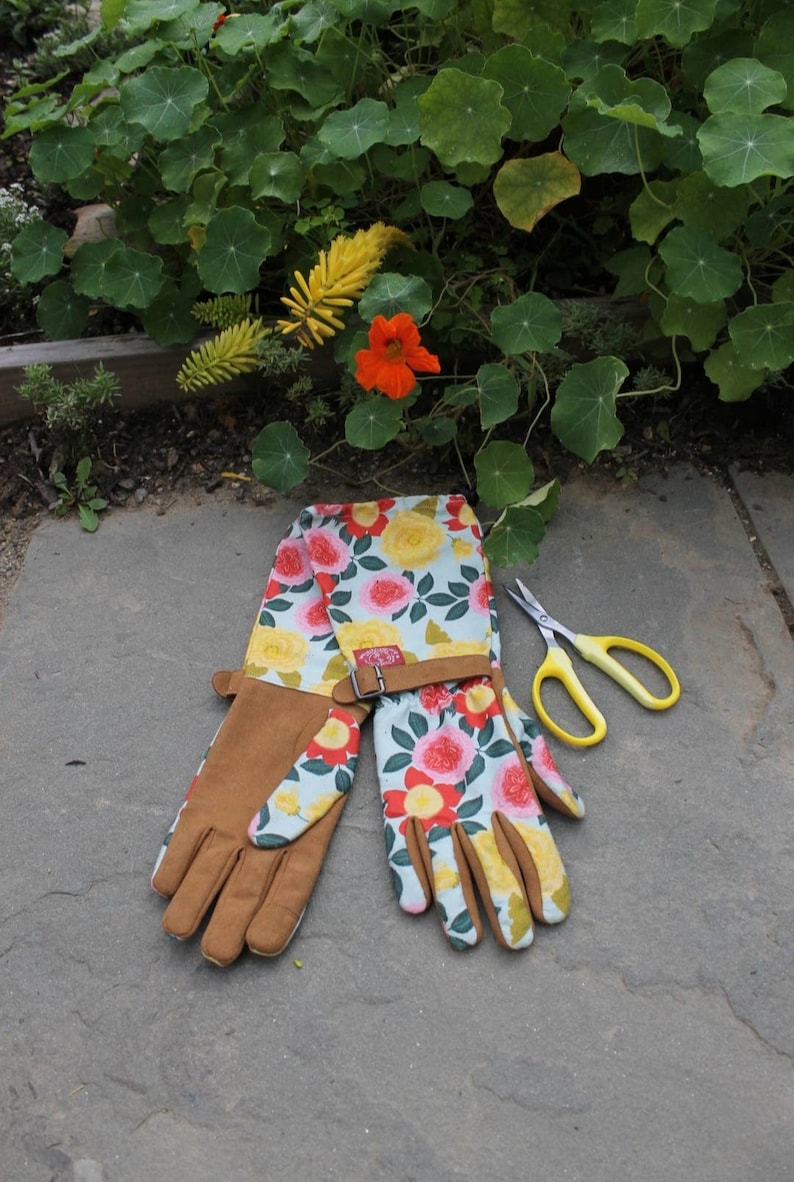 Womanswork Glove With Arm Saver Floral Print Various Sizes Medium and Large image 1