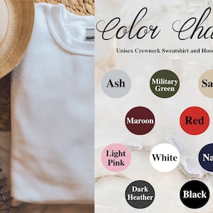 Puede incluir: Carta de colores para sudaderas y sudaderas con capucha de cuello redondo unisex. La tabla muestra 10 opciones de colores diferentes: Ceniza, Verde militar, Arena, Marr&oacute;n, Rojo, Rosa claro, Blanco, Azul marino, Gris oscuro jaspeado y Negro.