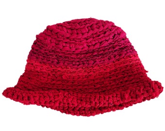 Tweekleurige gehaakte muts gemaakt van Sari zijde uit India