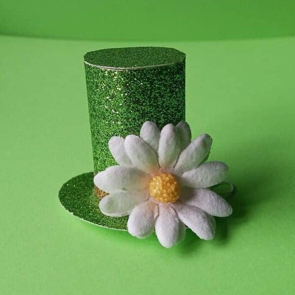 Spring time green sparkle birthday costume party hat on pets. Sizes XXL - L. From rats to dogs and everyone in between, st Patrick's day