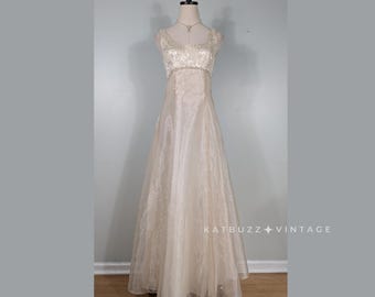 Vestido de baile vintage Zum, modelo longo, tamanho 8, creme e dourado, estilo Regência/Império/Princesa/Noiva, anos 90.