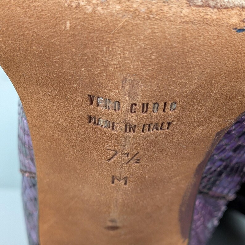 Botas altas Donald Pliner 7.5, color morado Y2K, piel de serpiente, estilo western, cuadradas, de Italia imagen 13