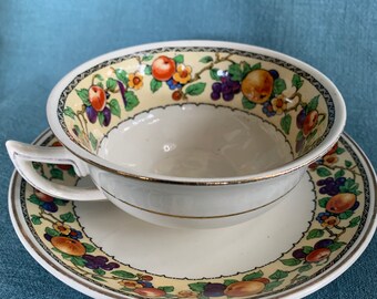 Set of 4 teacups and 6 saucers from Baker &co ltd England with fruit 1930’s