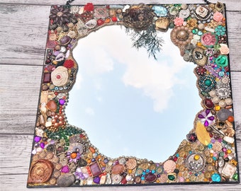 Miroir"  mosaïque de bijoux vintage et perles, pièce unique,miroir "Les 4 saisons Idée cadeau,