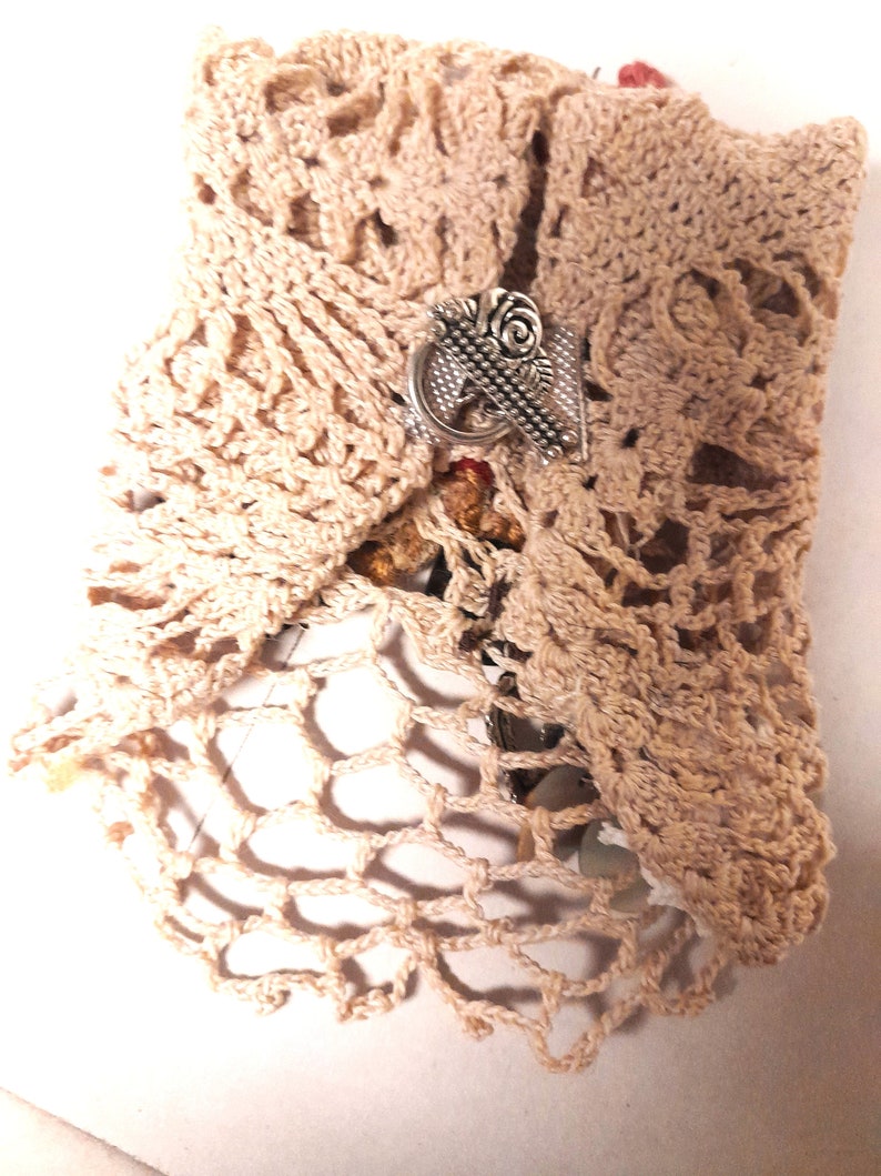 Bracelet manchette Bohème, avec dentelles anciennes , style romantique image 3
