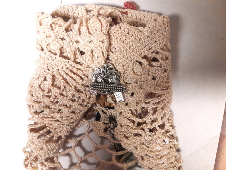 Bracelet manchette Bohème, avec dentelles anciennes , style romantique image 8