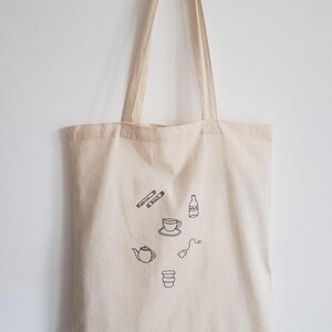 Bolsa de té: minimalista, con dibujos animados, temática de té, dibujos de té hechos a mano, reutilizable, regalo para ella, regalo para amantes del té, ilustración de algodón.