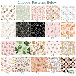 K&ouml;nnte beinhalten: Eine Auswahl von zwanzig Stoffmustern mit verschiedenen Designs, darunter Blumen, Smiley-Gesichter, B&uuml;cher und Pflanzen. Der Text "Choose Patterns Below" ist oben im Bild zu sehen. Jedes Muster ist nummeriert.