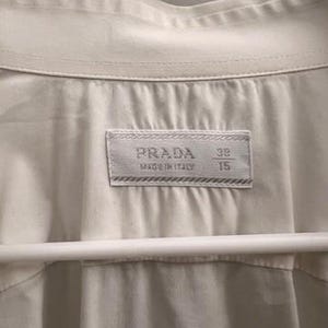 Chemise de ville boutonnée blanche Prada vintage – Taille 38