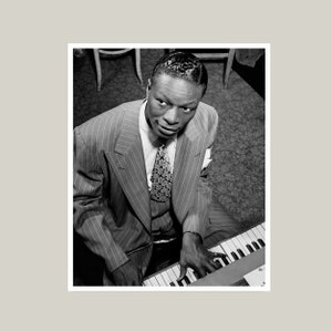 Póster de jazz vintage de "Nat King Cole" - Impresiones de jazz - Descarga digital - Fotografía mural - Imprimible - Póster de banda - Póster de One Piece - Músico de jazz