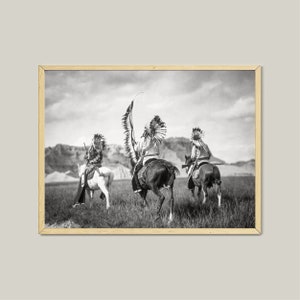 Pôster vintage de guerreiro Sioux nativo americano - Povos Indígenas - Download Digital - Arte de Parede - Fotografia em Preto e Branco - Decoração para Casa - Imprimível