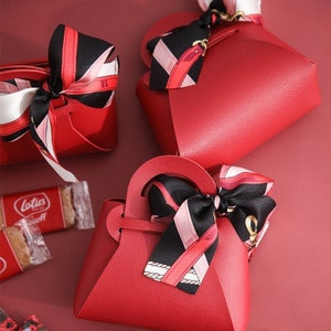 Leder Favor Taschen, Schal für Hochzeitsfeier, Babyparty, Geschenkverpackung, Brautjungfer Geschenktaschen, Brautjungfer Vorschlag Geschenke, Bevorzugungen für Gast