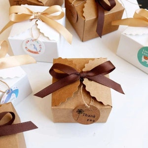 12sets Caja de papel Kraft, caja de regalo de papel, cajas de dulces de boda, etiquetas de papel y cinta, cajas de papel para fiestas, caja de embalaje, regalos de Navidad para empleados