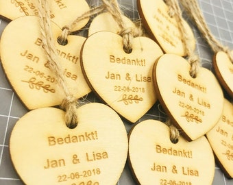 50 bomboniere personalizzate, etichette a cuore d'amore, nastro di iuta, bomboniere, legno inciso, regalo di nozze personalizzato, bomboniere per gli ospiti