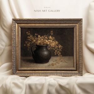 Peut inclure: Peinture encadrée de nature morte avec un vase sombre rempli de fleurs séchées. Le vase est placé sur un fond sombre, avec un cadre doré. Le texte "EROS NISH ART GALLERY" est en haut.