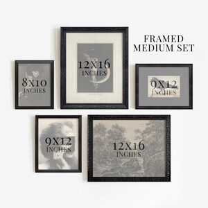 Pu&ograve; includere: Un set di quattro stampe incorniciate nere con immagini diverse. Le cornici sono tutte dello stesso stile e hanno un design semplice e classico. Le stampe sono tutte in bianco e nero e presentano vari soggetti, tra cui un ritratto, un paesaggio e una natura morta. Le stampe sono etichettate con le loro dimensioni in pollici: 8x10, 9x12 e 12x16. Il set &egrave; etichettato "Framed Medium Set".