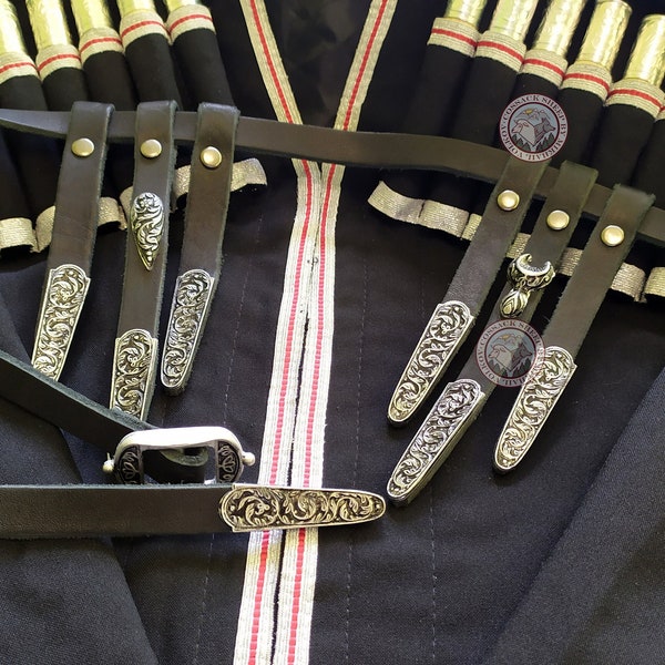 Ceinture traditionnelle cosaque et du Caucase en cuir véritable avec accessoires en métal. Accessoires en cuir de maroquinerie de style ergonomique et élégant.