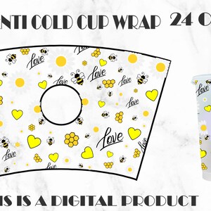 Puede incluir: Una descarga digital de un diseño de envoltura para vaso frío de 24 onzas con un fondo blanco y un patrón repetitivo de corazones amarillos, panales, abejas y la palabra "Love" en escritura negra.