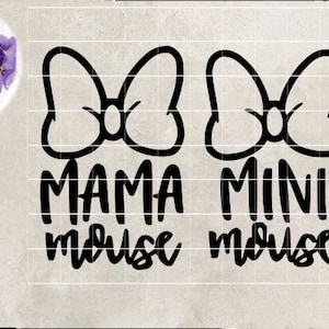 Op de afbeelding: Zwart-wit digitaal ontwerp met twee strikken en de tekst "MAMA mouse MINI mouse".
