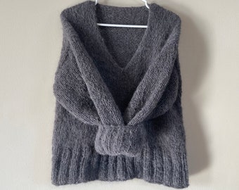 Suri soft alpaca/handknitted v neck sweater/Gray/Blue S-M