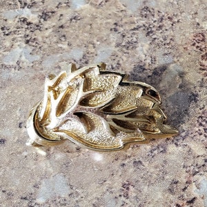 Vintage Monet Gold tone leaves clip-on earrings