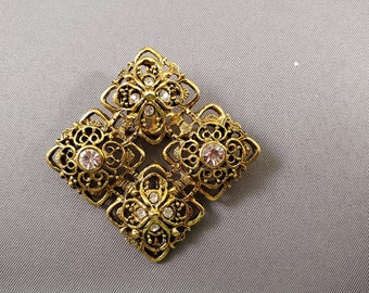 Vintage  gold tone square filigree pin with rhinestones