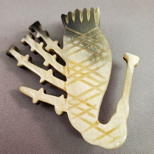Vintage horn Scottish bagpipe pin.