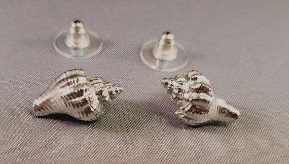 Vintage silver tone conch shell stud earrings - image 1